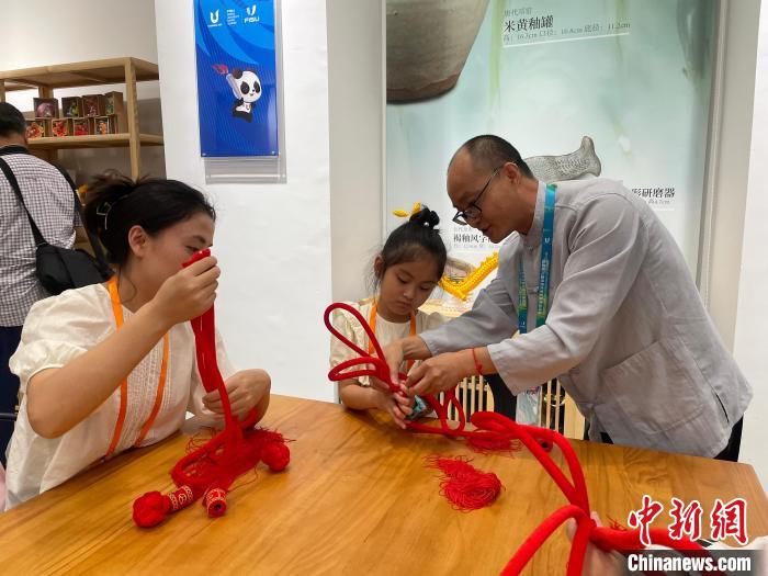 成都大运村非遗体验活动让世界青年感受中华传