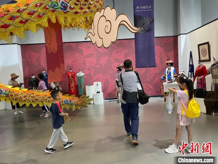 成都大运村非遗体验活动让世界青年感受中华传