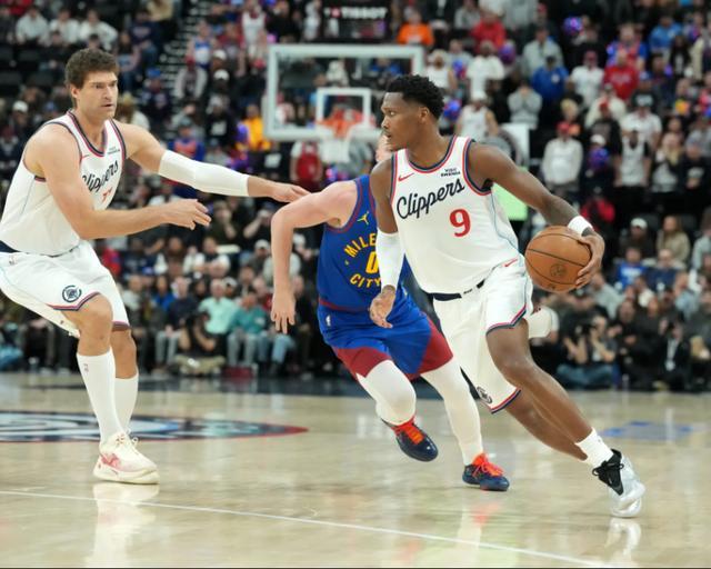 快船步行者交易祖巴茨引热议，双方球员表现分