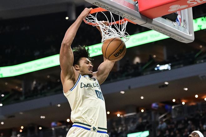 谢泼德三分神射助火箭横扫雄鹿 杜兰特准三双引