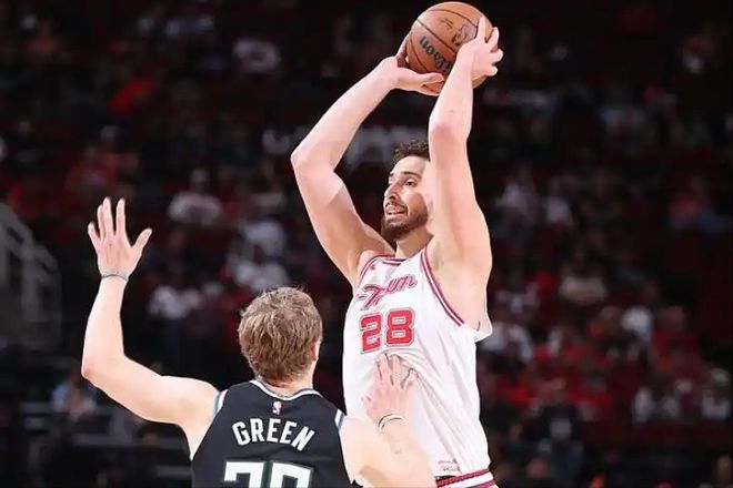 谢泼德三分神射助火箭横扫雄鹿 杜兰特准三双引